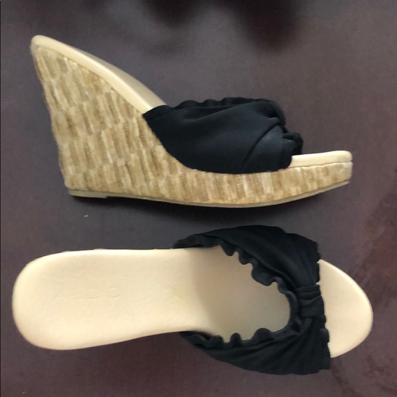 ALDO Scalloped Wedges - Picture 4 of 4